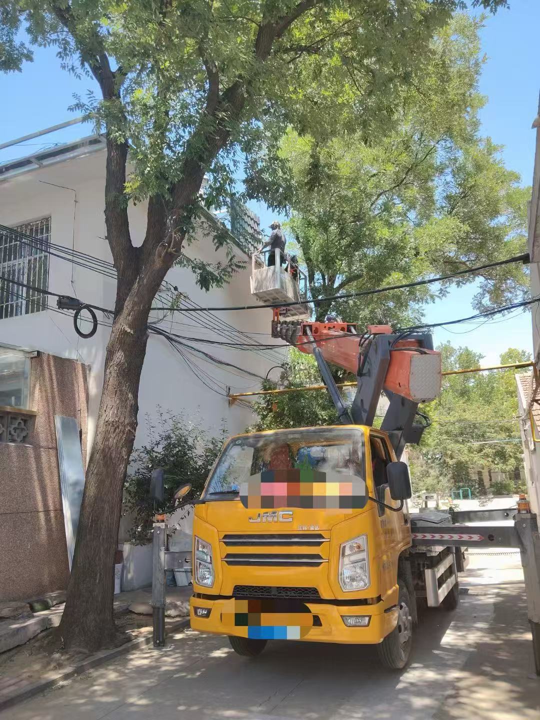 泉州市高空作业车能吊装重物吗？最大承载多少公斤？