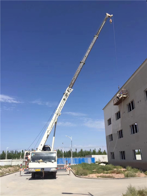泉州市“轻装强干”—— 吊车的 “轻量化臂架” 技术